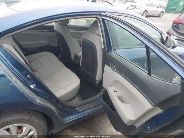 5NPD74LF9HH179562 2017 HYUNDAI ELANTRA - Image 8