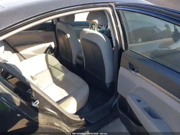 5NPD74LF9HH182431 2017 HYUNDAI ELANTRA - Image 8