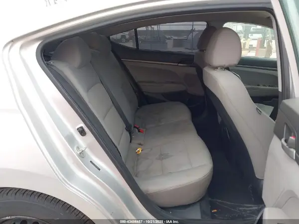 5NPD74LF9HH183062 2017 HYUNDAI ELANTRA - Image 8