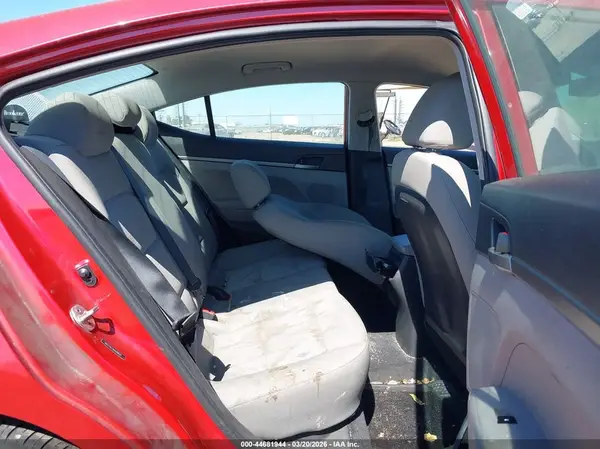 5NPD74LF9HH184521 2017 HYUNDAI ELANTRA - Image 8