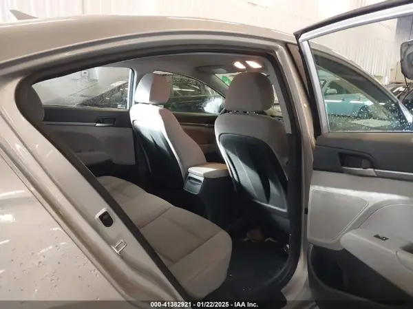 5NPD74LF9HH201852 2017 HYUNDAI ELANTRA - Image 8