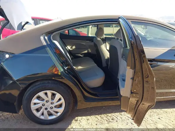 5NPD74LF9JH230287 2018 HYUNDAI ELANTRA - Image 8