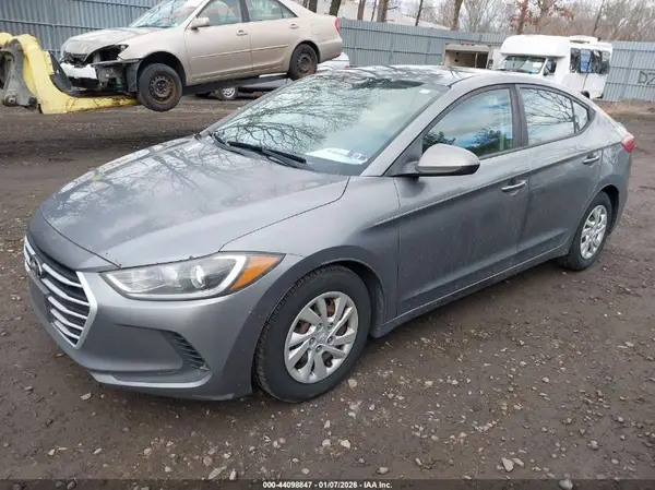 5NPD74LF9JH264035 2018 HYUNDAI ELANTRA - Image 2