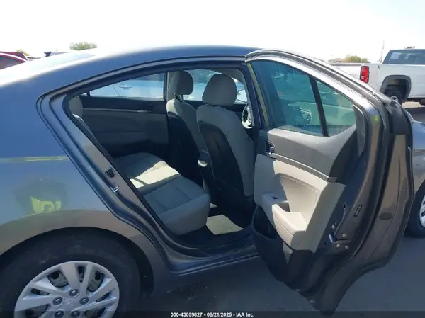5NPD74LF9JH266058 2018 HYUNDAI ELANTRA - Image 8