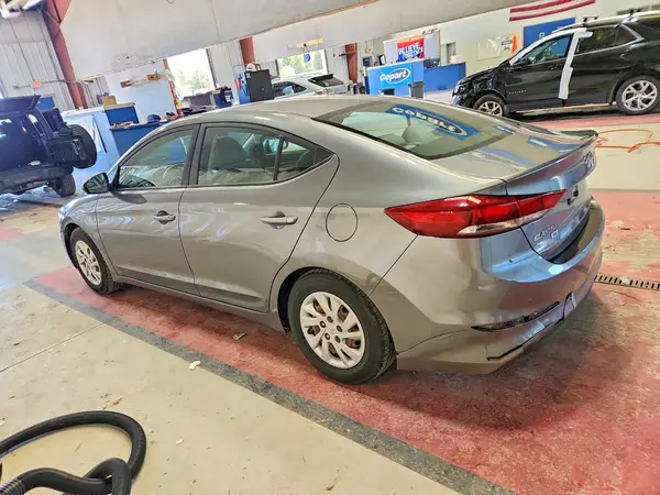 5NPD74LF9JH277285 2018 HYUNDAI ELANTRA - Image 2