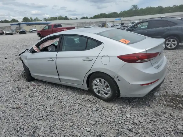 5NPD74LF9JH283393 2018 HYUNDAI ELANTRA - Image 2