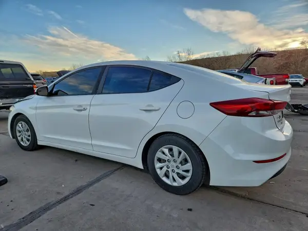 5NPD74LF9JH303805 2018 HYUNDAI ELANTRA - Image 2