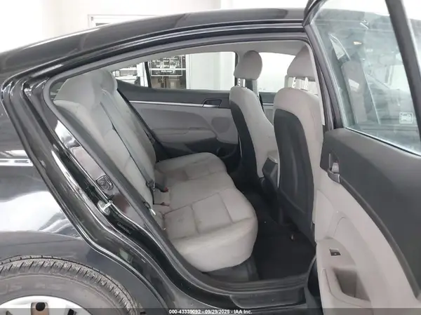 5NPD74LF9JH324833 2018 HYUNDAI ELANTRA - Image 8