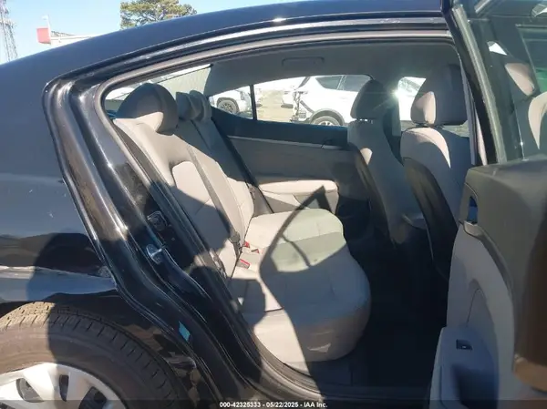 5NPD74LF9JH364233 2018 HYUNDAI ELANTRA - Image 8