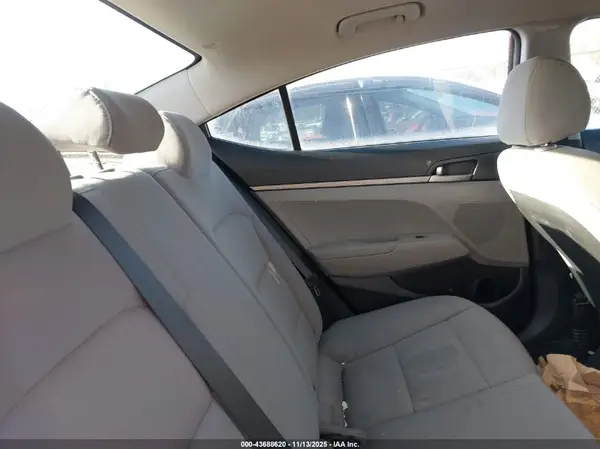 5NPD74LF9JH386409 2018 HYUNDAI ELANTRA - Image 8