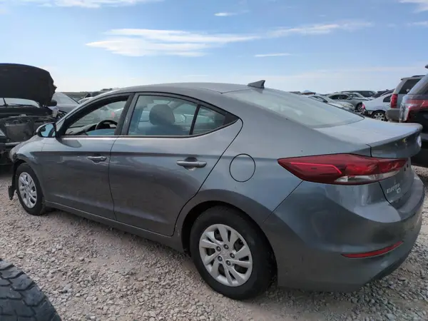 5NPD74LF9JH393697 2018 HYUNDAI ELANTRA - Image 2
