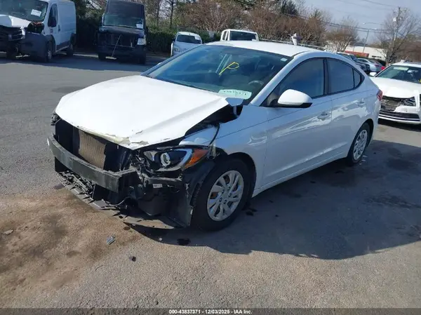 5NPD74LF9JH395062 2018 HYUNDAI ELANTRA - Image 2