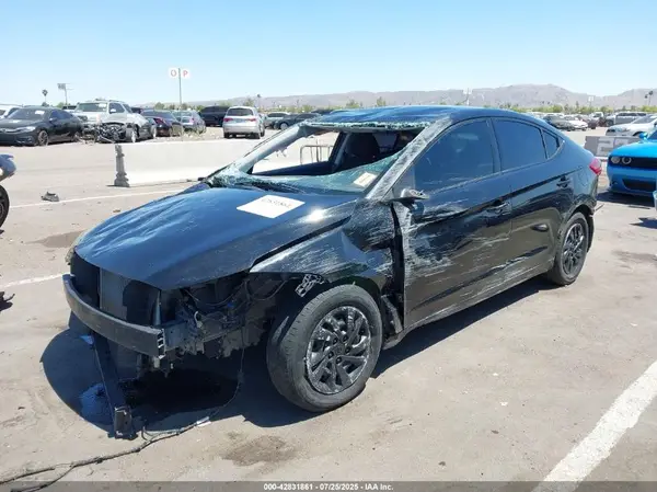 5NPD74LF9JH395207 2018 HYUNDAI ELANTRA - Image 2