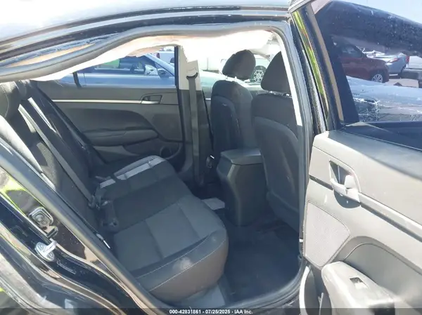 5NPD74LF9JH395207 2018 HYUNDAI ELANTRA - Image 8