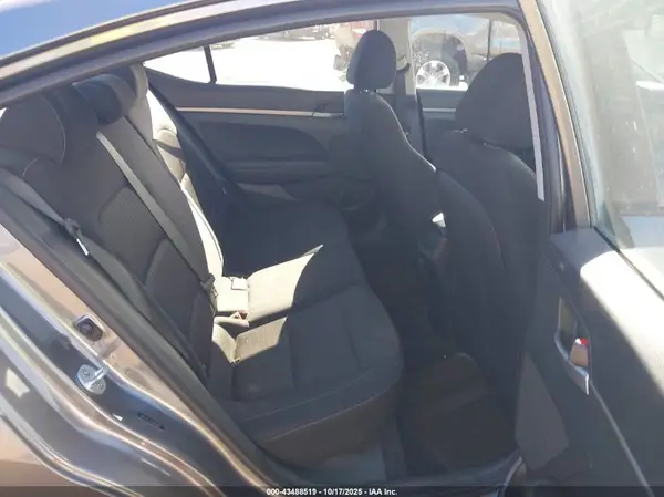 5NPD74LF9JH402429 2018 HYUNDAI ELANTRA - Image 8