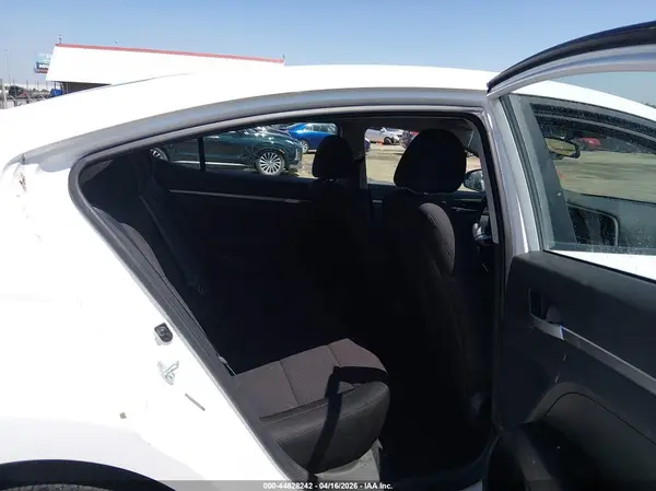 5NPD74LF9KH485703 2019 HYUNDAI ELANTRA - Image 8
