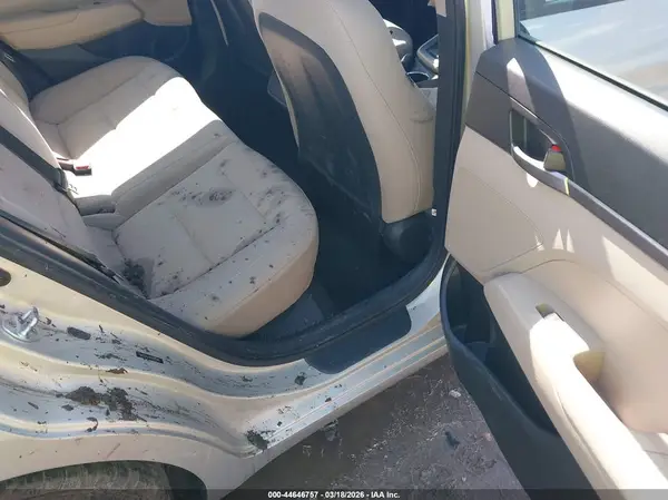 5NPD74LFXHH065585 2017 HYUNDAI ELANTRA - Image 8
