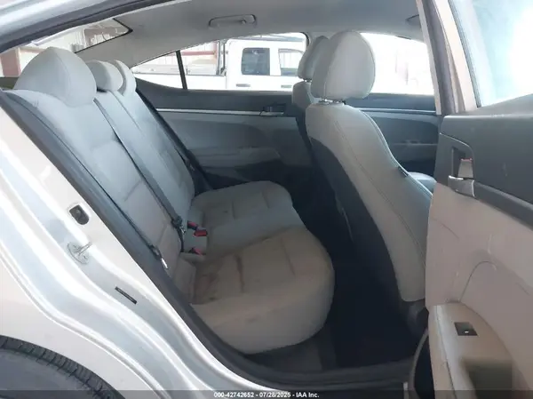 5NPD74LFXHH088901 2017 HYUNDAI ELANTRA - Image 8