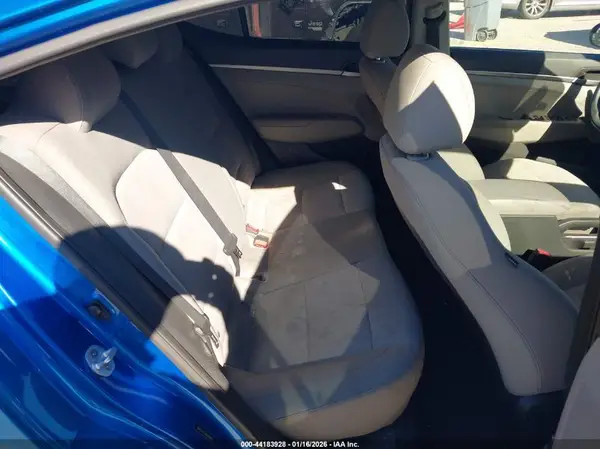 5NPD74LFXHH096884 2017 HYUNDAI ELANTRA - Image 8