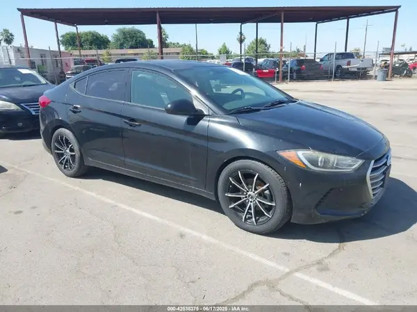 5NPD74LFXHH098229 2017 HYUNDAI ELANTRA - Image 1