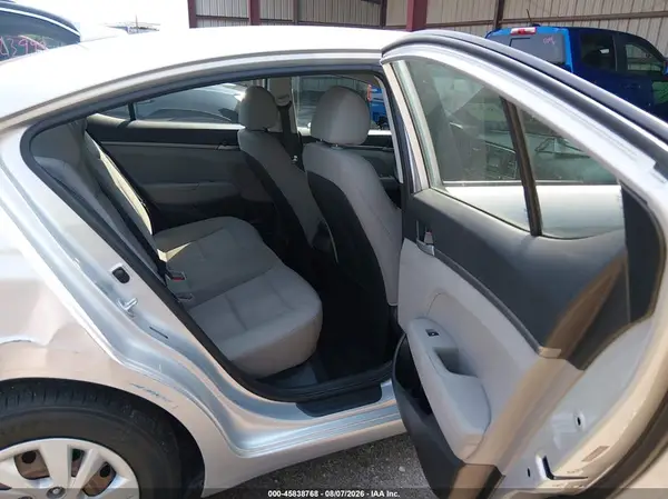 5NPD74LFXHH100786 2017 HYUNDAI ELANTRA - Image 8