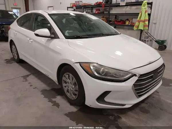 5NPD74LFXHH102294 2017 HYUNDAI ELANTRA - Image 1