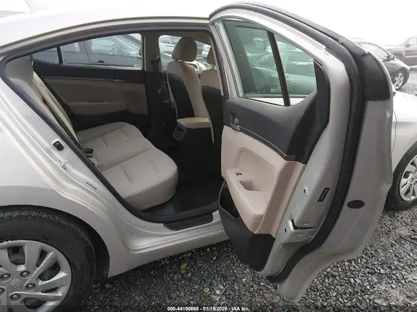 5NPD74LFXHH104742 2017 HYUNDAI ELANTRA - Image 8