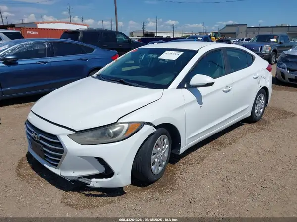 5NPD74LFXHH111741 2017 HYUNDAI ELANTRA - Image 2