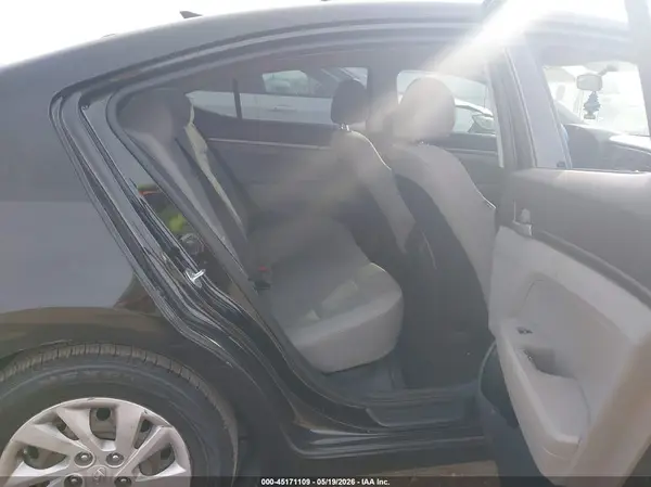 5NPD74LFXHH112842 2017 HYUNDAI ELANTRA - Image 8