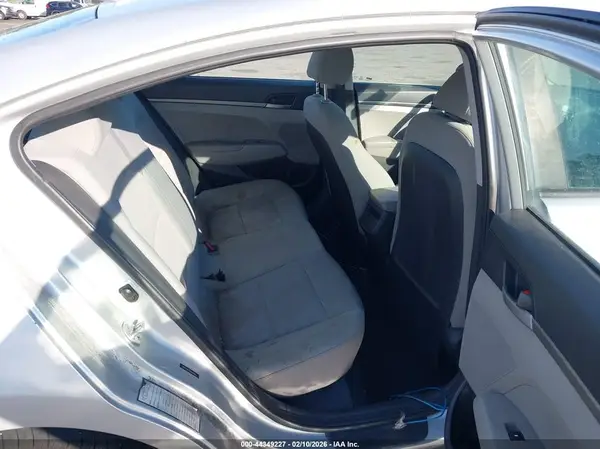 5NPD74LFXHH149843 2017 HYUNDAI ELANTRA - Image 8