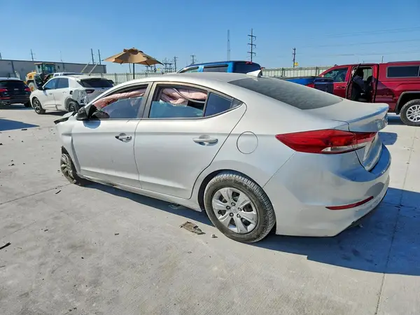 5NPD74LFXHH152001 2017 HYUNDAI ELANTRA - Image 2