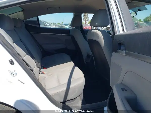 5NPD74LFXHH165900 2017 HYUNDAI ELANTRA - Image 8