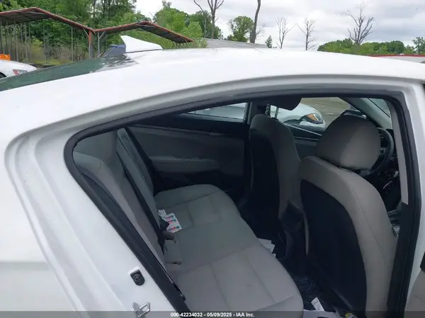 5NPD74LFXHH170885 2017 HYUNDAI ELANTRA - Image 8