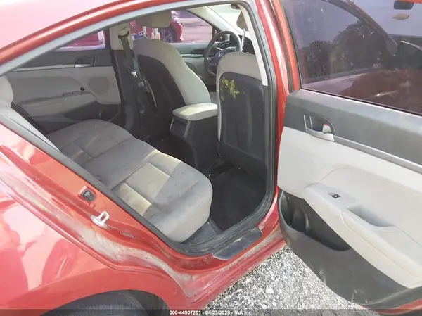 5NPD74LFXHH174550 2017 HYUNDAI ELANTRA - Image 8