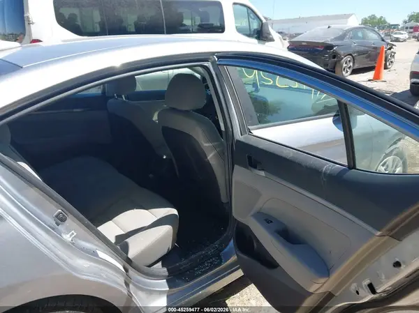 5NPD74LFXHH198590 2017 HYUNDAI ELANTRA - Image 8
