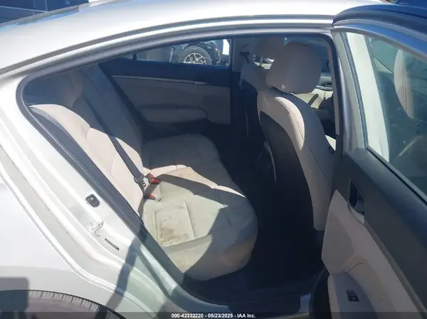 5NPD74LFXHH201200 2017 HYUNDAI ELANTRA - Image 8