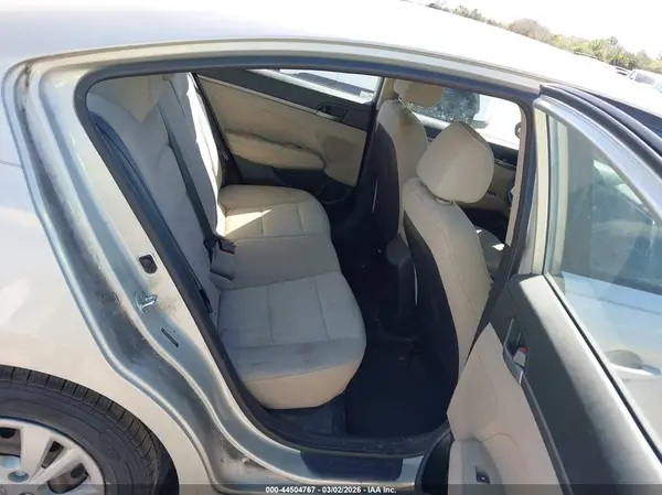 5NPD74LFXJH223719 2018 HYUNDAI ELANTRA - Image 8