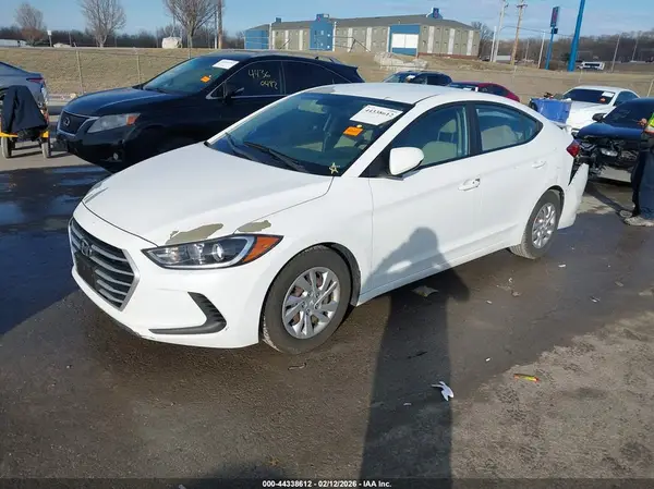 5NPD74LFXJH226233 2018 HYUNDAI ELANTRA - Image 2