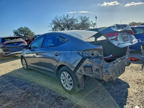 5NPD74LFXJH300475 2018 HYUNDAI ELANTRA - Image 2