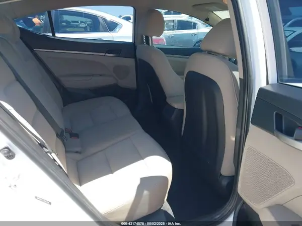 5NPD74LFXJH303828 2018 HYUNDAI ELANTRA - Image 8