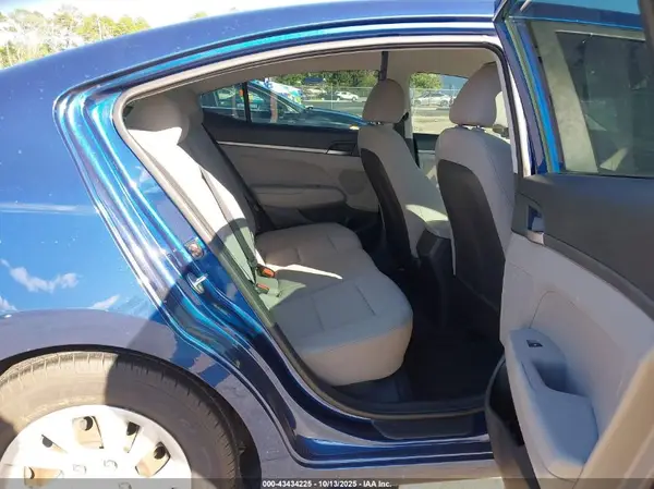 5NPD74LFXJH352320 2018 HYUNDAI ELANTRA - Image 8