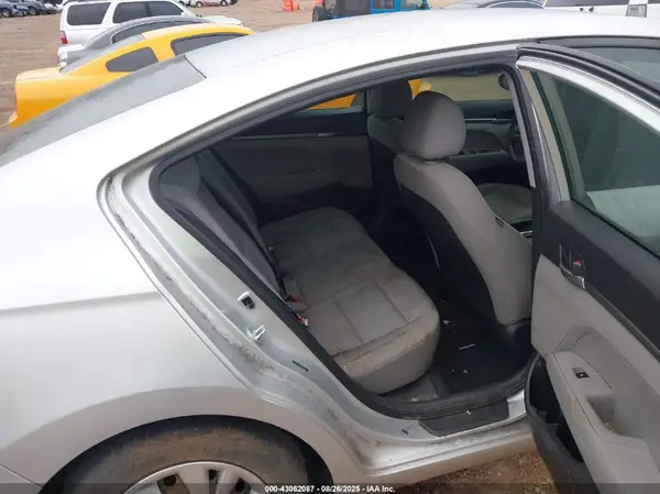 5NPD74LFXJH354455 2018 HYUNDAI ELANTRA - Image 8
