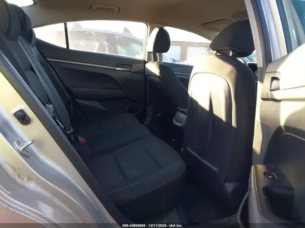 5NPD74LFXJH354911 2018 HYUNDAI ELANTRA - Image 8
