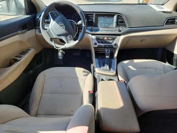 5NPD74LFXJH385639 2018 HYUNDAI ELANTRA - Image 8