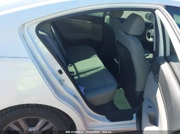 5NPD84LF0HH001908 2017 HYUNDAI ELANTRA - Image 8