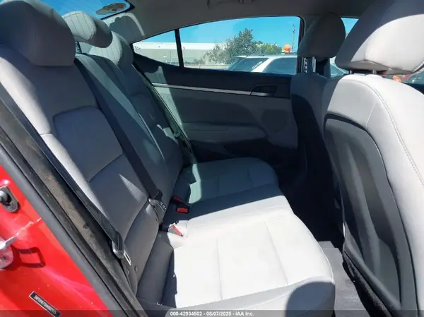 5NPD84LF0HH002475 2017 HYUNDAI ELANTRA - Image 8