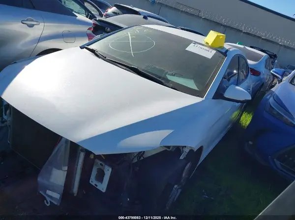 5NPD84LF0HH020555 2017 HYUNDAI ELANTRA - Image 2