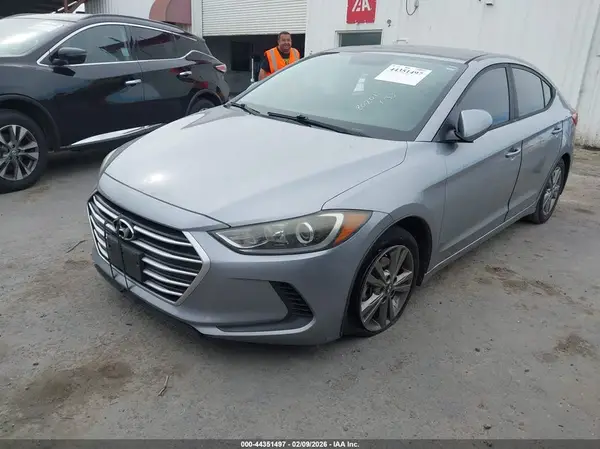 5NPD84LF0HH025626 2017 HYUNDAI ELANTRA - Image 2