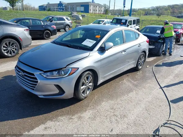 5NPD84LF0HH046766 2017 HYUNDAI ELANTRA - Image 2