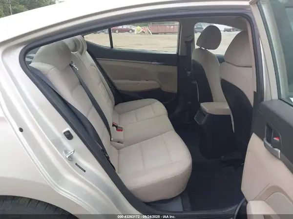 5NPD84LF0HH075071 2017 HYUNDAI ELANTRA - Image 8